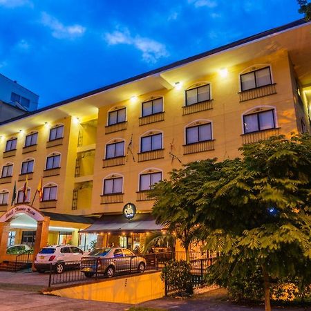 Hotel Pinares Plaza Перейра Экстерьер фото
