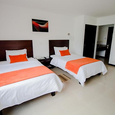 Hotel Pinares Plaza Перейра Экстерьер фото