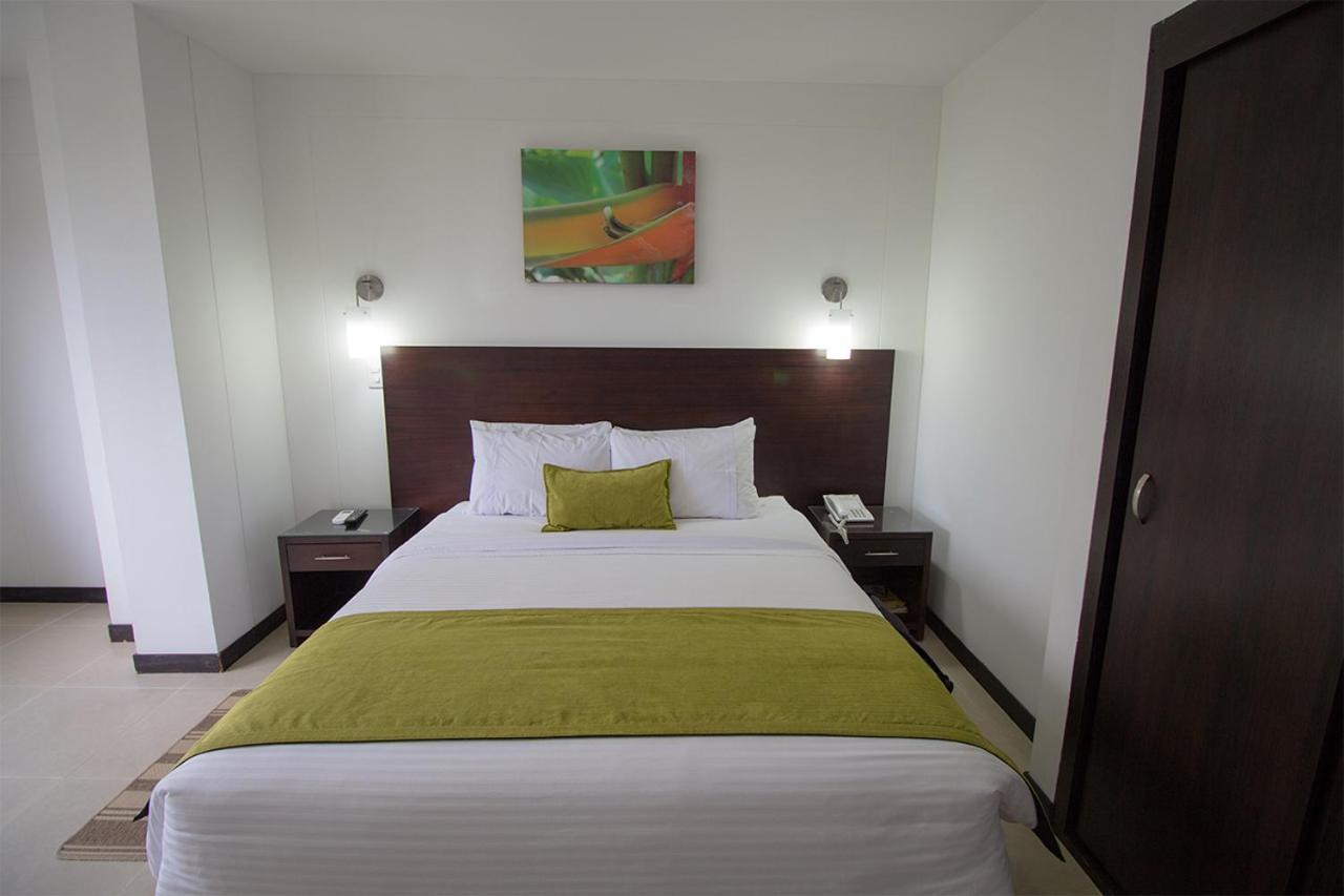 Hotel Pinares Plaza Перейра Экстерьер фото