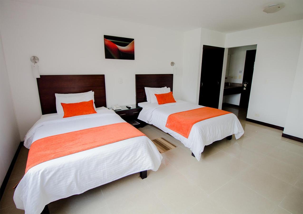 Hotel Pinares Plaza Перейра Экстерьер фото