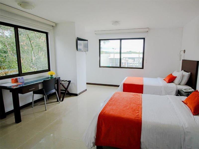 Hotel Pinares Plaza Перейра Экстерьер фото