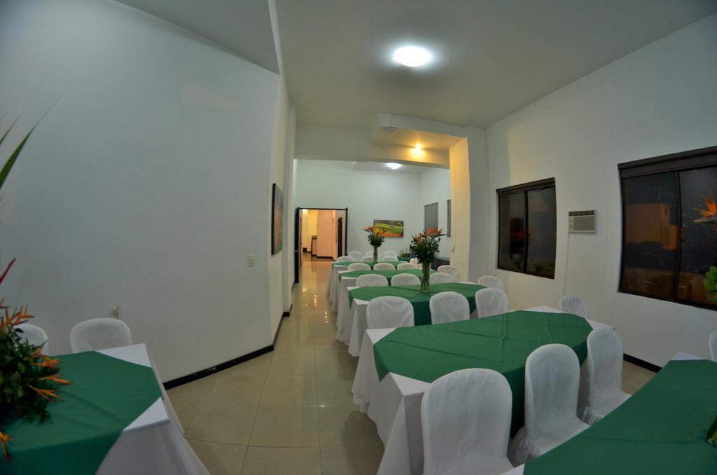 Hotel Pinares Plaza Перейра Экстерьер фото