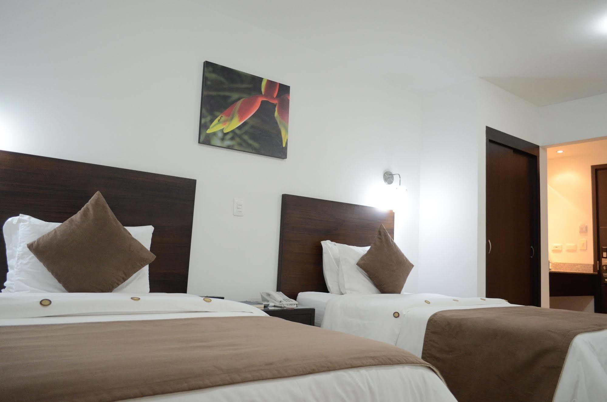 Hotel Pinares Plaza Перейра Экстерьер фото