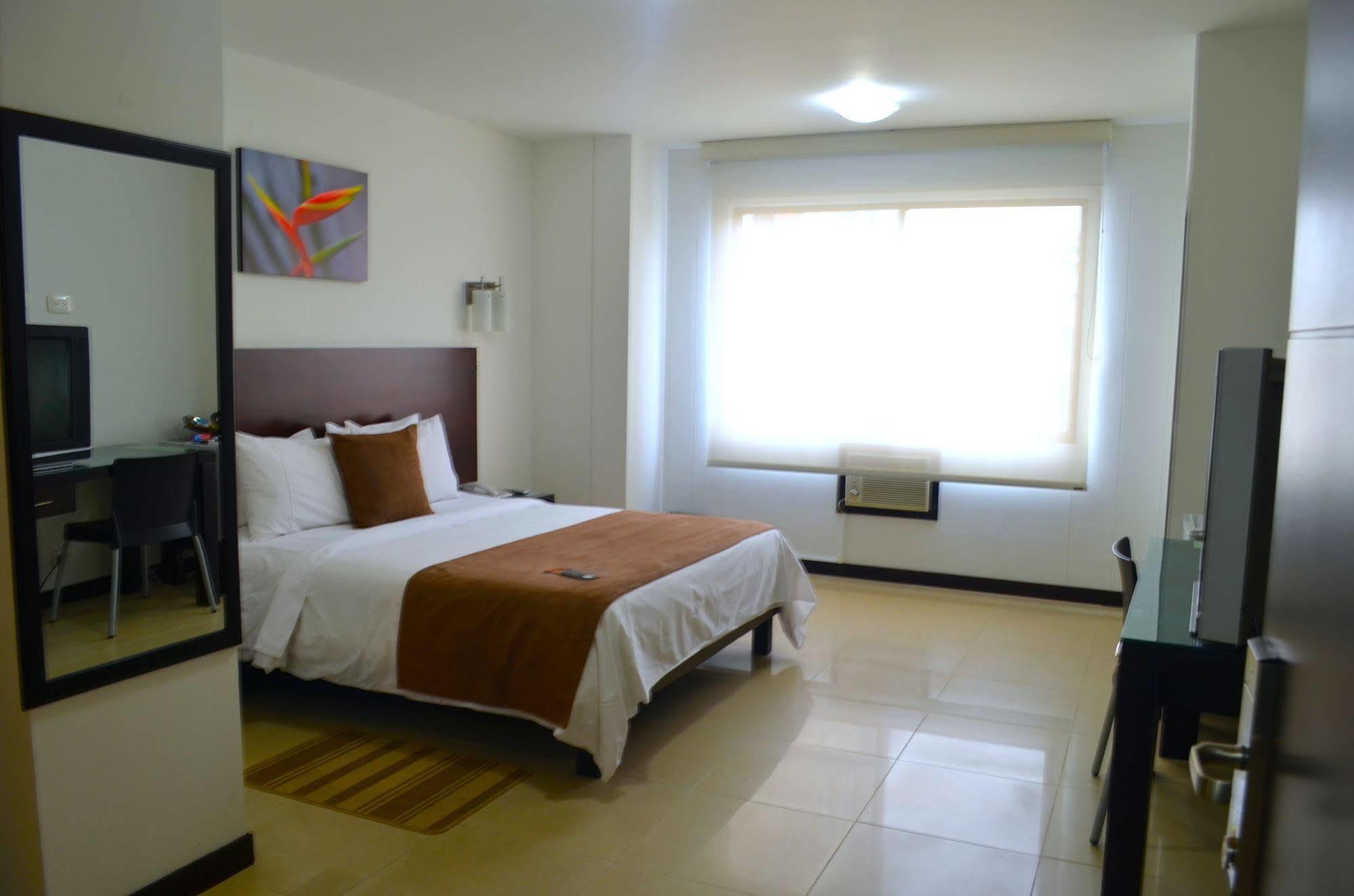 Hotel Pinares Plaza Перейра Экстерьер фото