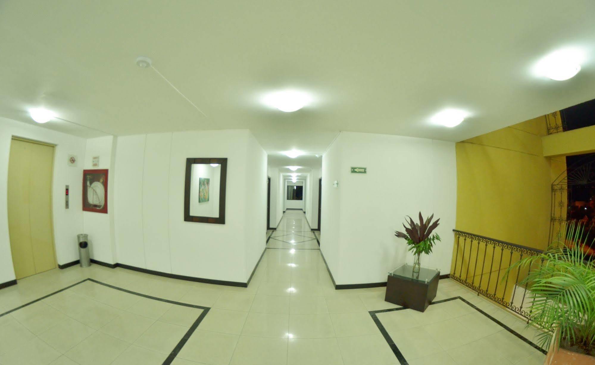 Hotel Pinares Plaza Перейра Экстерьер фото